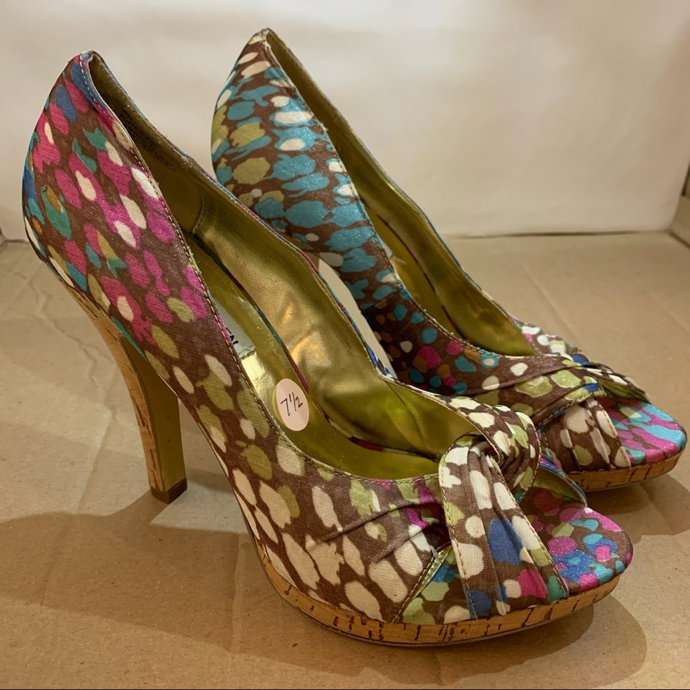Steve Madden open toe, size 7.5, multi color cork heels.  Heel size 4”.
